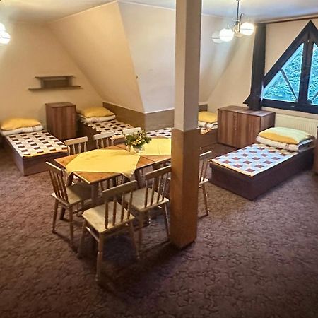 Miedzynarodowe Schronisko Mlodziezowe Ptsm Szarotka Hostel Zakopane Buitenkant foto