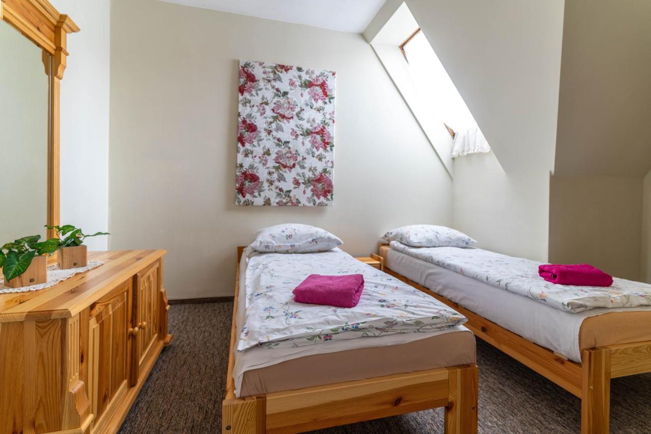 Miedzynarodowe Schronisko Mlodziezowe Ptsm Szarotka Hostel Zakopane Buitenkant foto