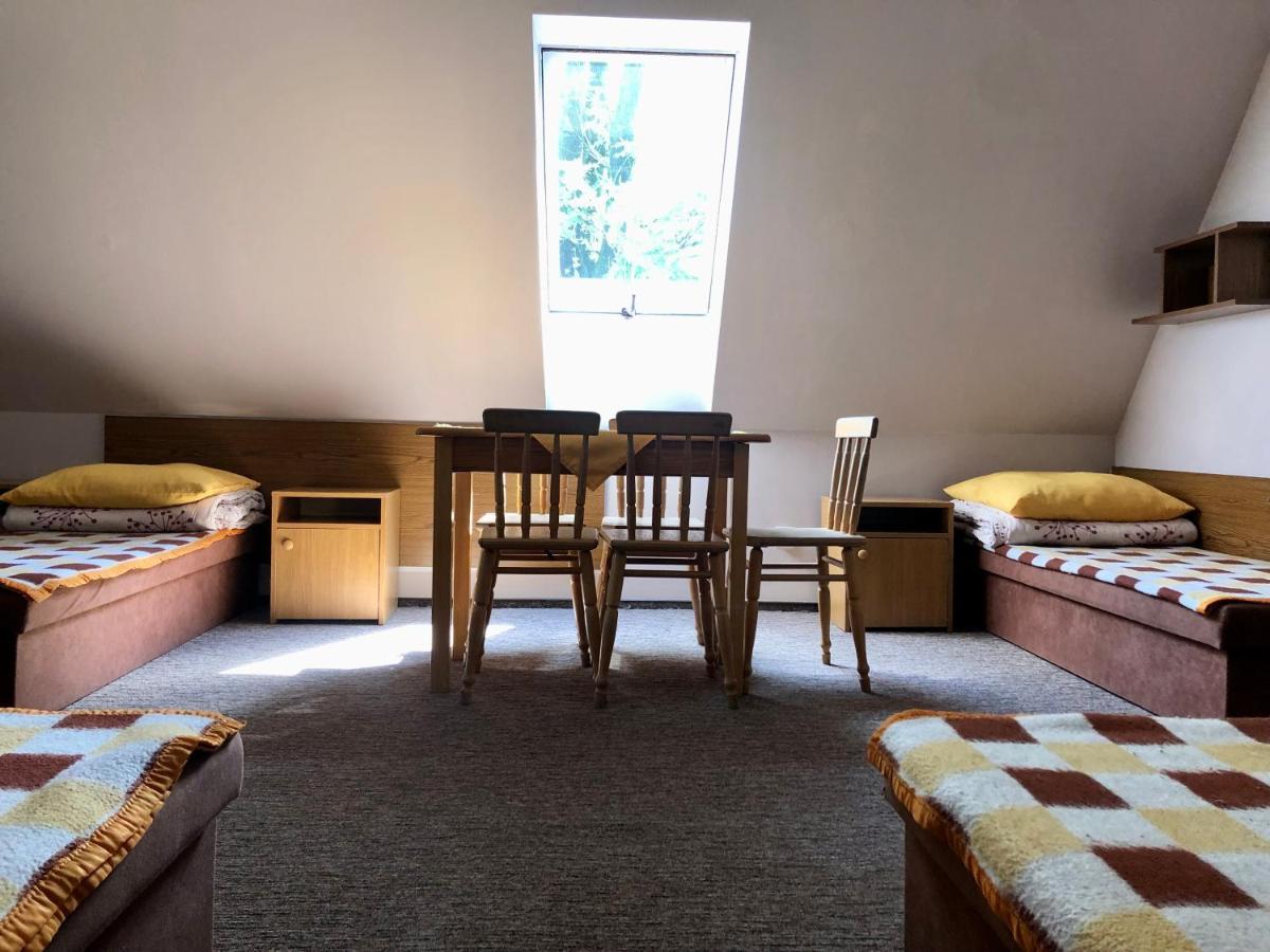 Miedzynarodowe Schronisko Mlodziezowe Ptsm Szarotka Hostel Zakopane Buitenkant foto